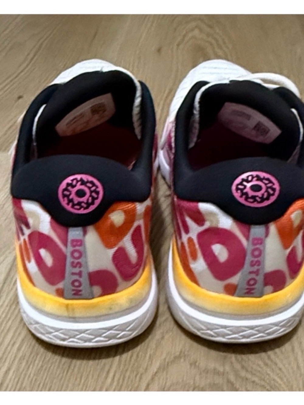 Saucony Kinvara 10 Limited Edition Boston Dunkin sneakers - Picture 5 of 8